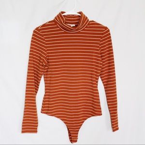 NWT HORIZONTAL STRIPED TURTLENECK BODYSUIT M